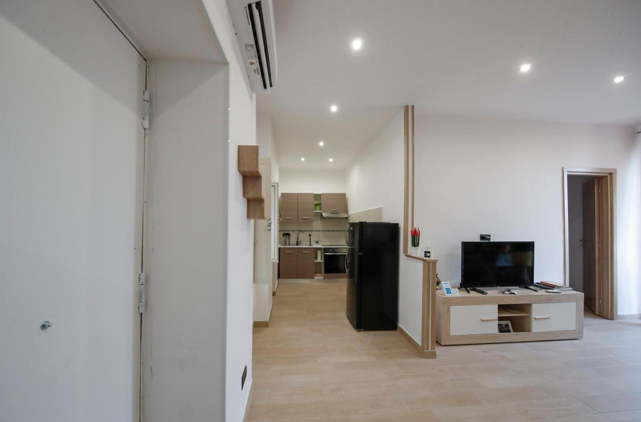 Apartment The Door Saturday Neapel